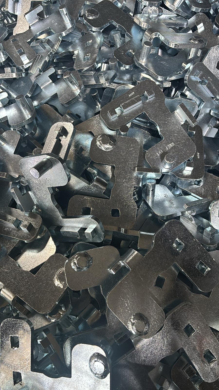 Kaplanmış metal parçalar